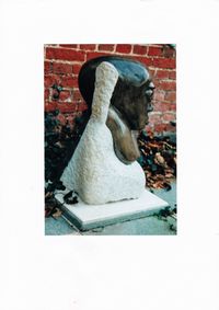 Skulptur aus Kalkstein, Torw&auml;chterin2